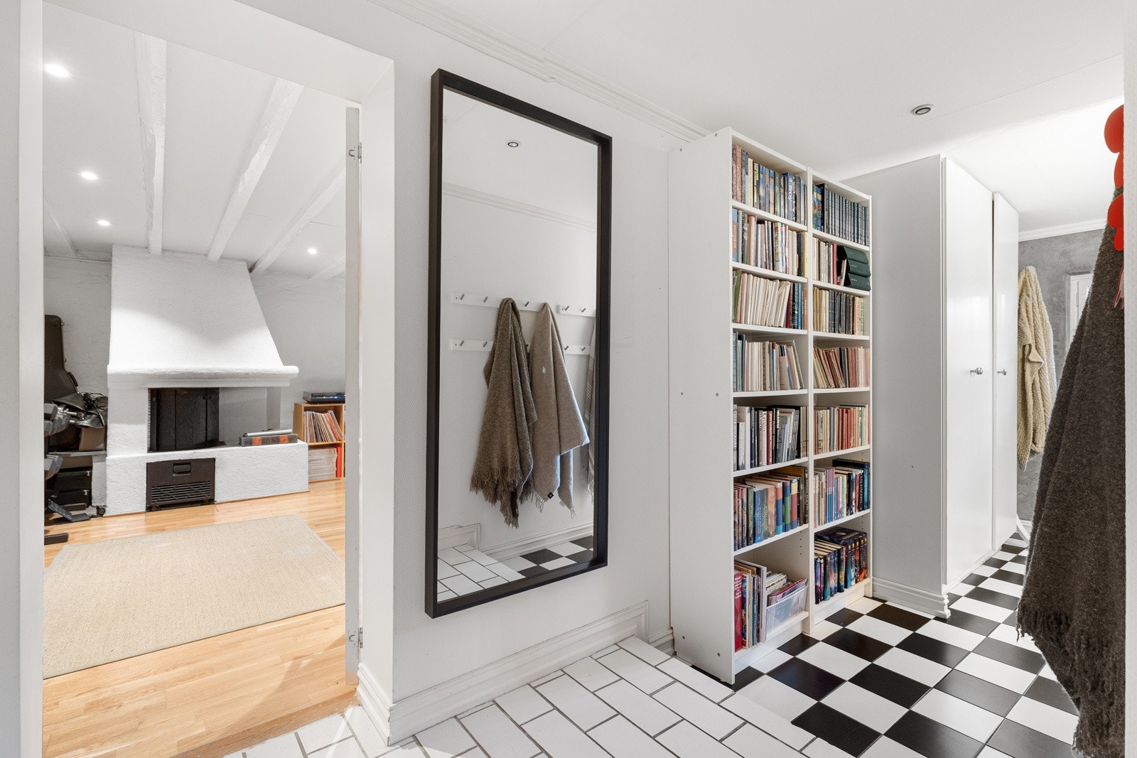 Kjellergang med plass til mye oppbevaring Galleribilde