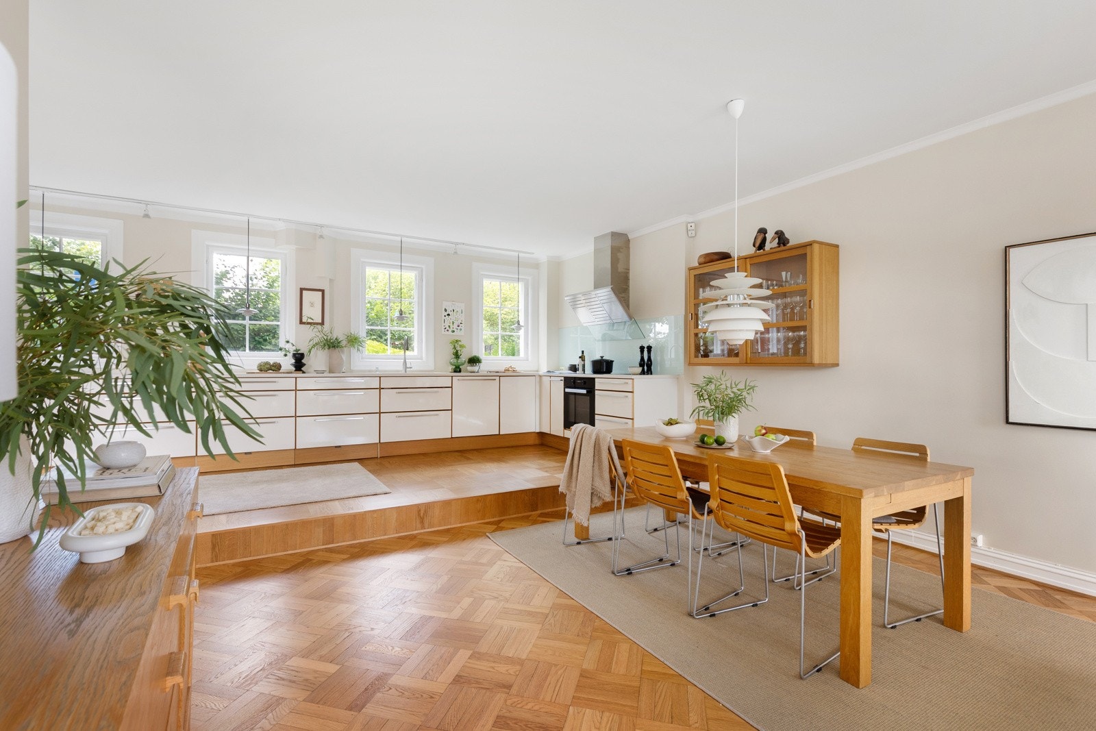 Velkommen til en klassisk, flott familiebolig på Vinderen! 3 sov, to stuer, 4WC/2 bad Galleribilde