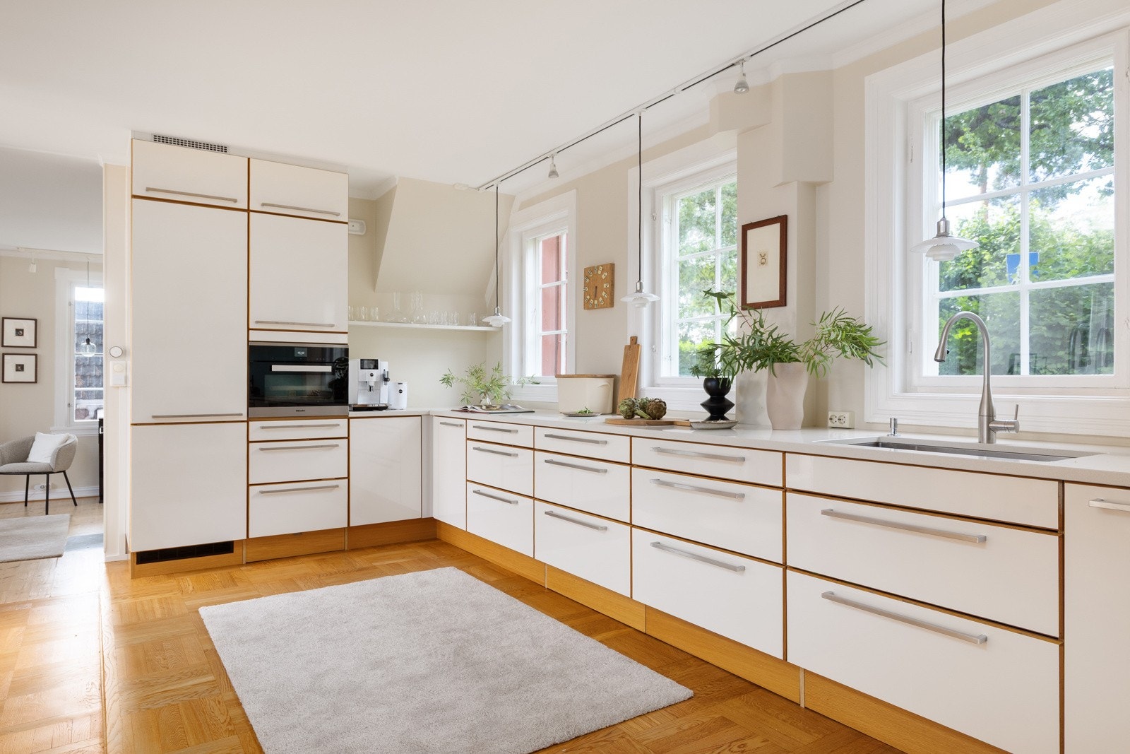 Dette huset har sjel med stor S og gode rom for ikke å snakke om potensial i loft og kjeller. Galleribilde