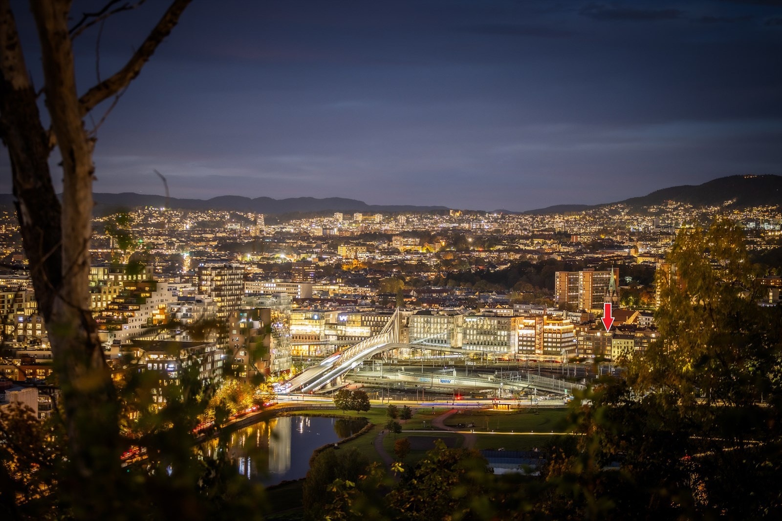 Sentral beliggenhet med kort vei til det meste av forretninger samt kultur- og servicetilbud. Galleribilde