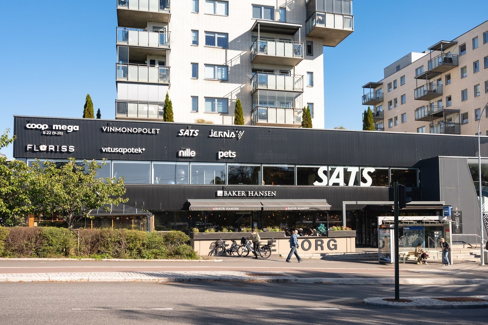 Her bor du rett ved Hasle Torg med et bredt utvalg butikker. Galleribilde