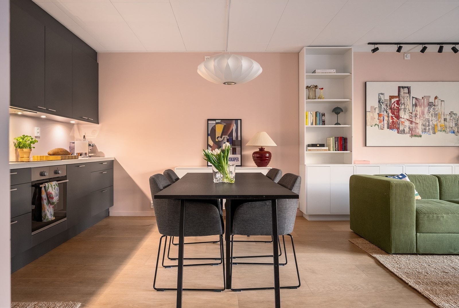 Taklampene i stue/kjøkken medfølger ikke Galleribilde