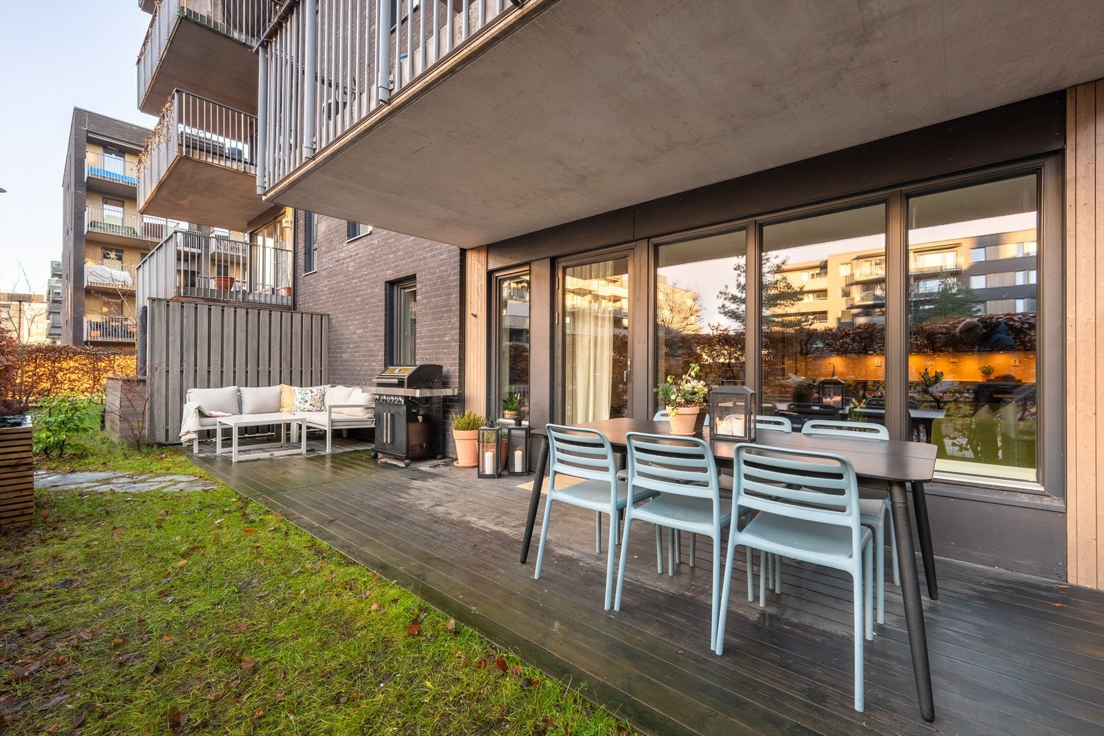 Fra stuen har du utgang til nordvestvendt markterrasse på ca 20kvm samt hageparsell Galleribilde