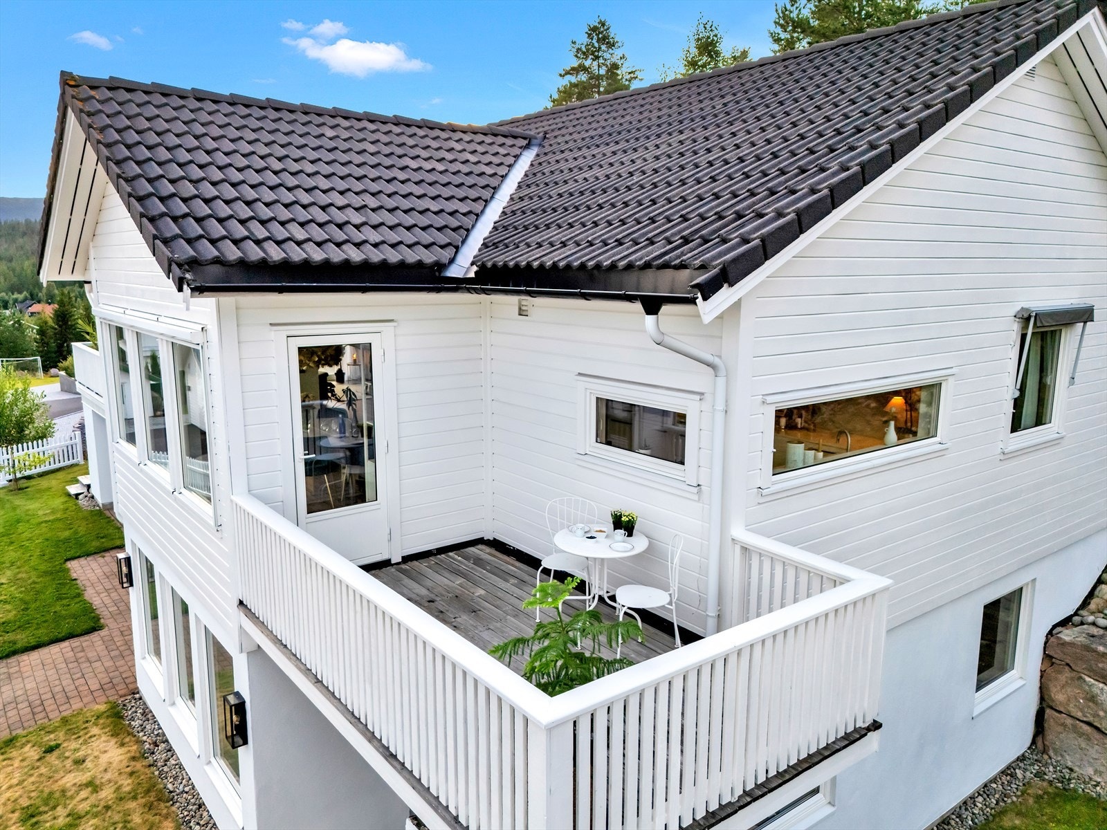 Sørvendt terrasse på ca. 9,2 m² Galleribilde