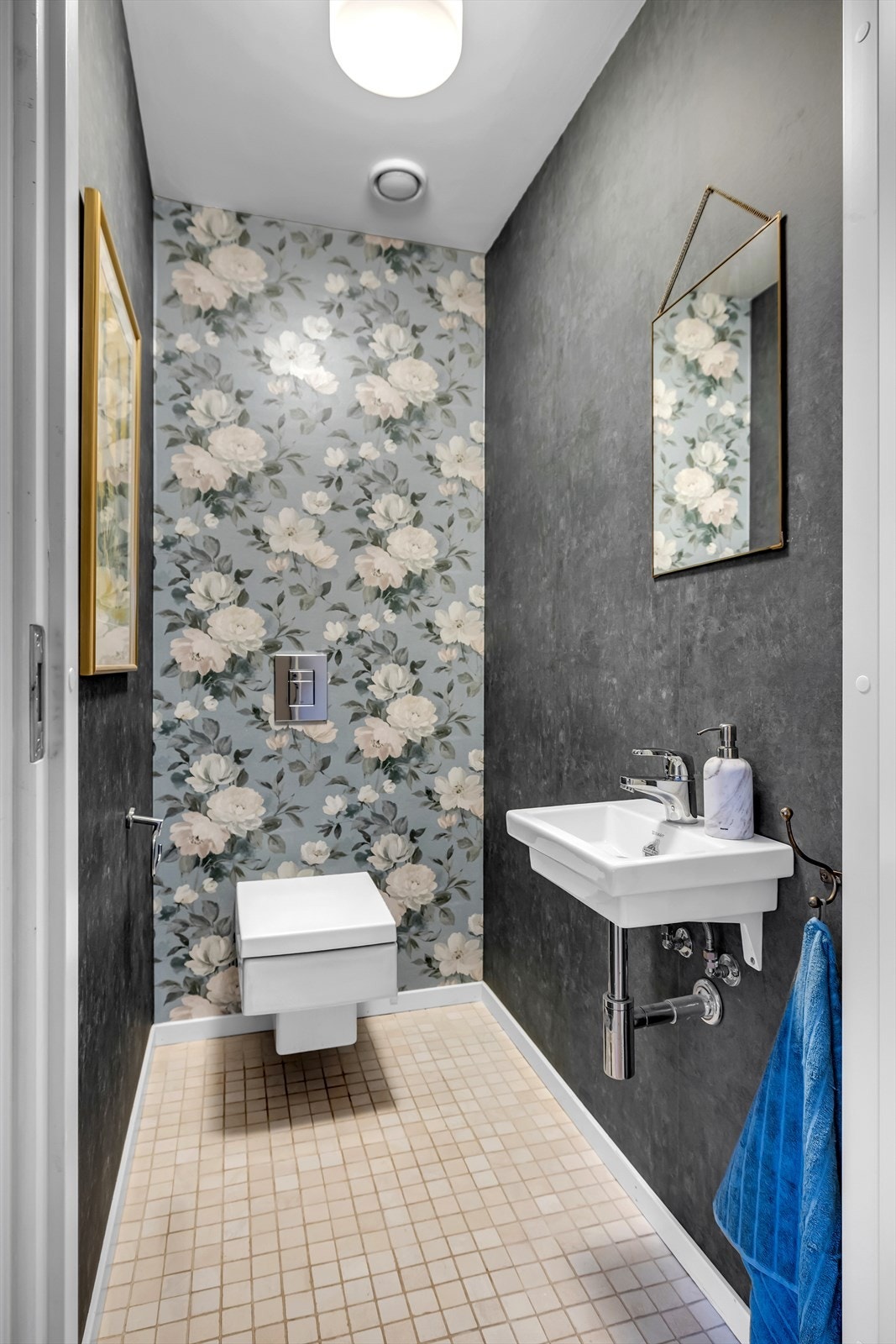 Hyggelig og moderne toalett i øverste etasje Galleribilde