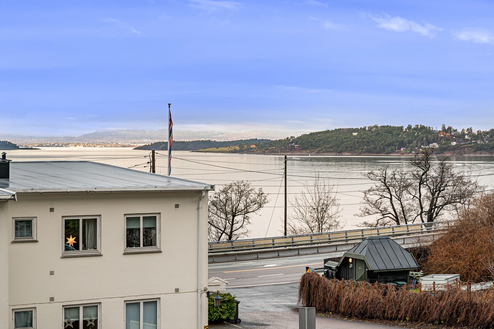 Den fantastiske utsikten mot Oslofjorden skaper en nydelig ramme for morgenkaffen. Galleribilde