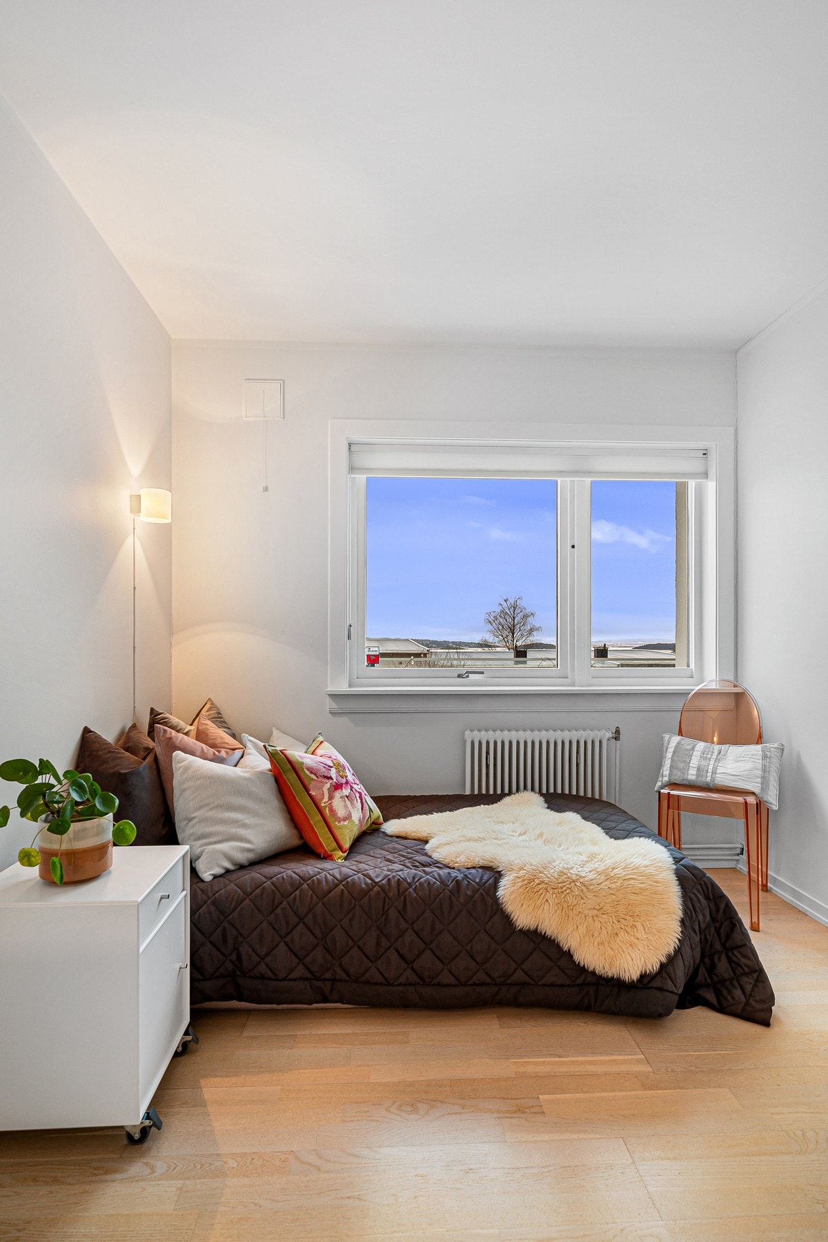 De nøytrale fargene gir en rolig og harmonisk atmosfære. Galleribilde