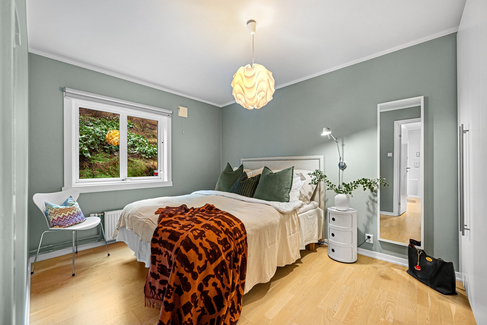 Boligen kan skilte med to innbydende soverom. Galleribilde