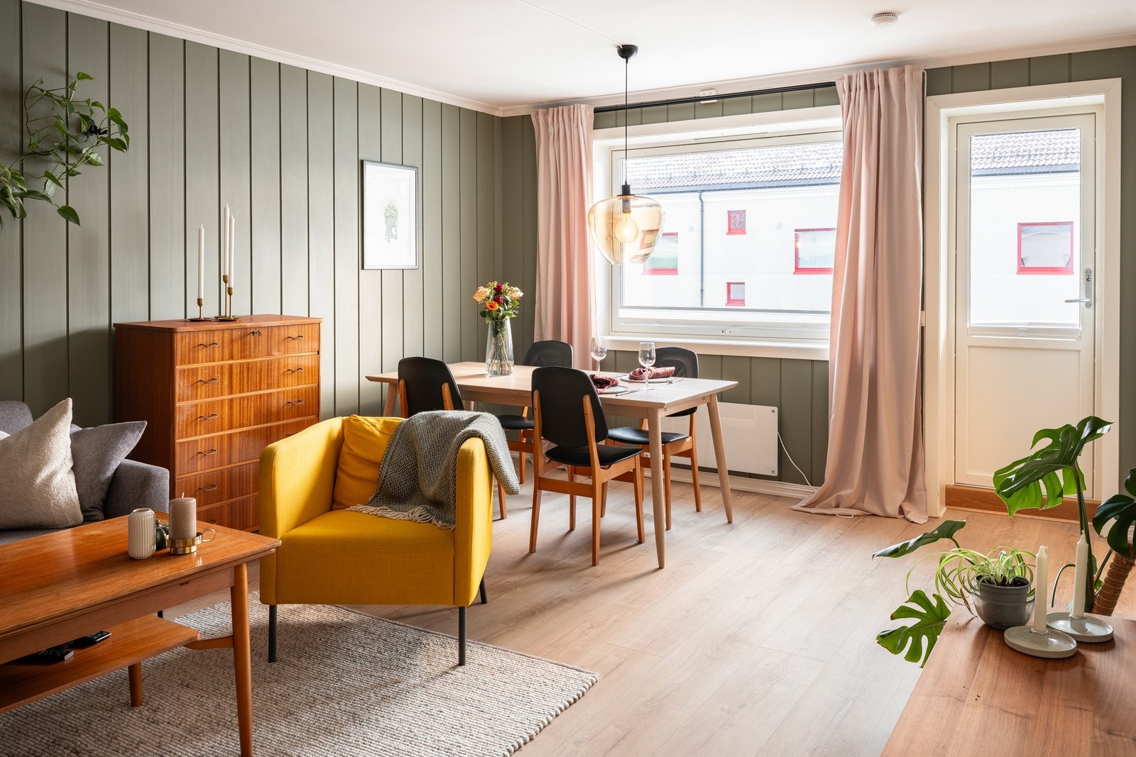 Stuen er av god størrelse og er på 23 m². Galleribilde