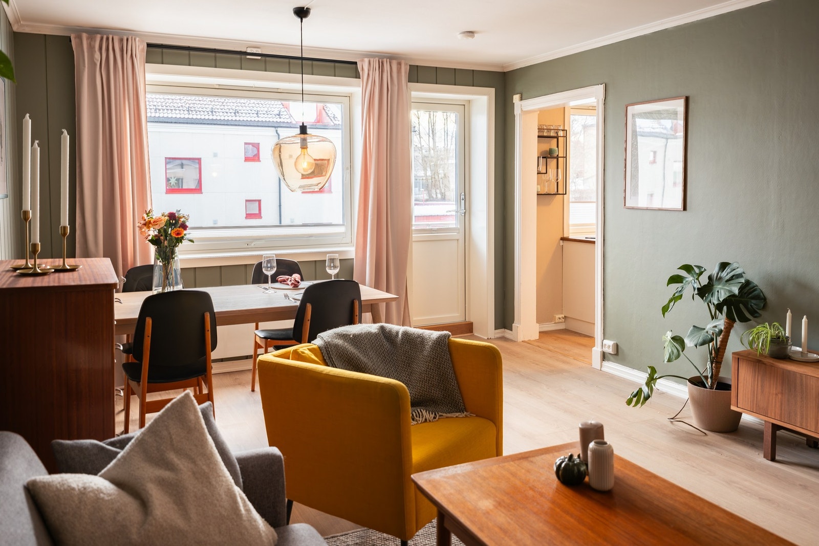 Vinduene og balkongdøren ble byttet i 2018. Galleribilde