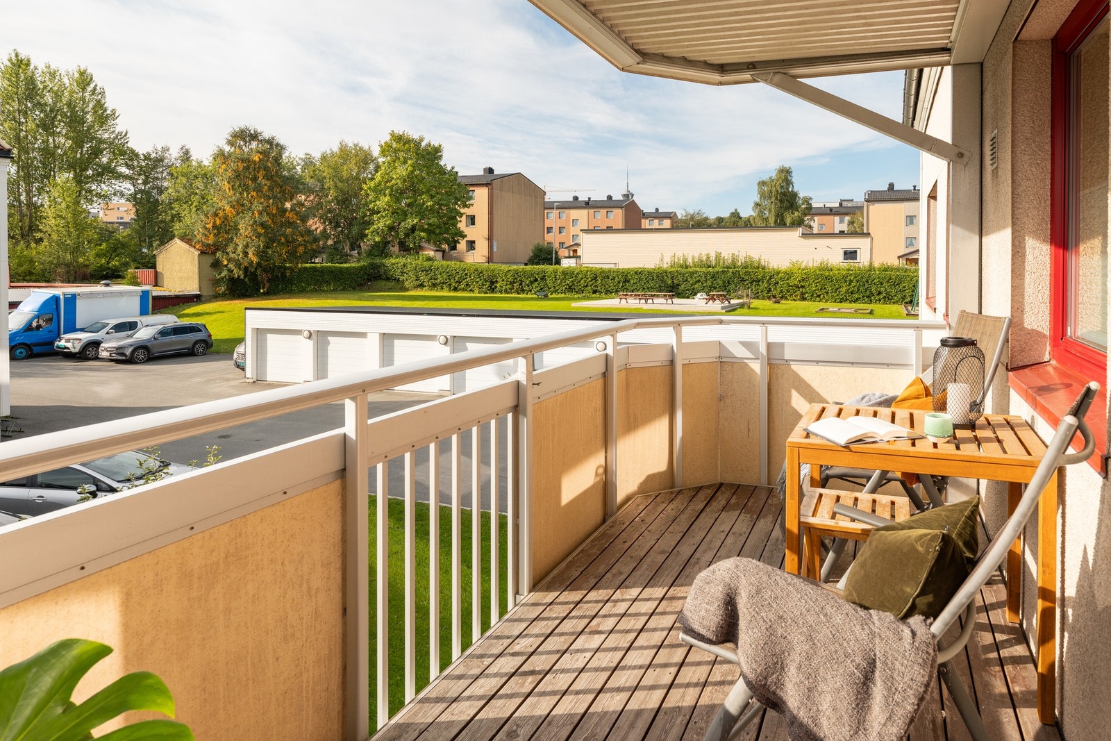 Takoverbygd balkong med plass for utemøblert. Galleribilde