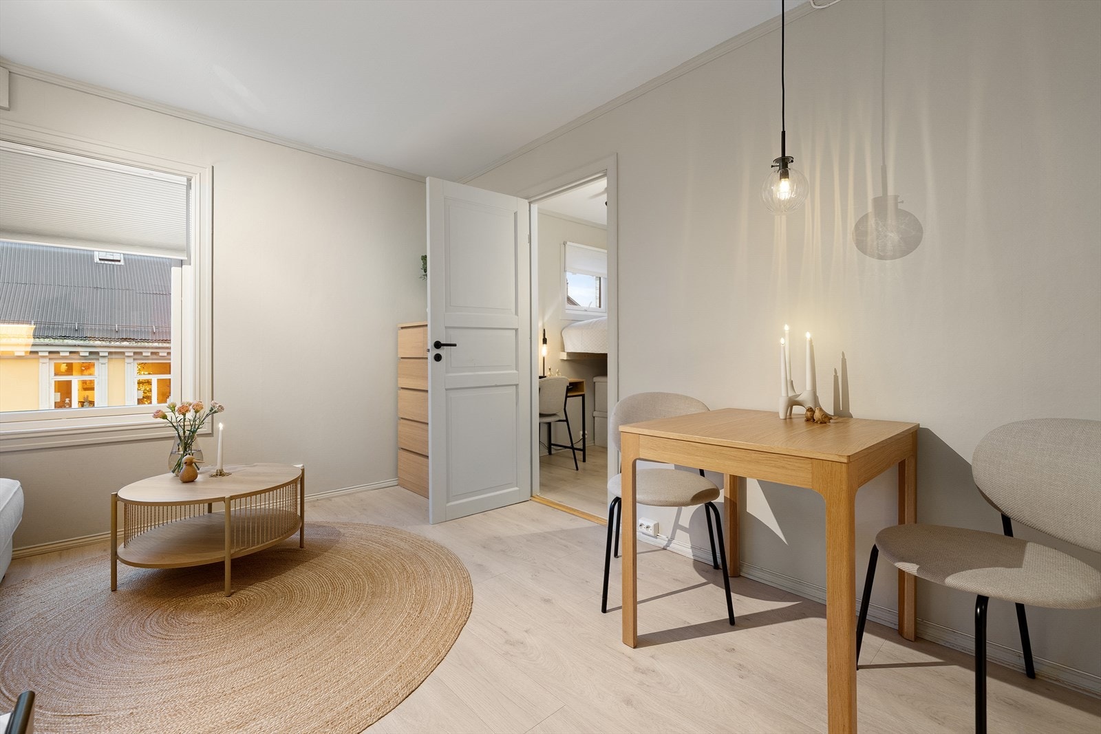 Inngang fra stue til sovealkove. Galleribilde