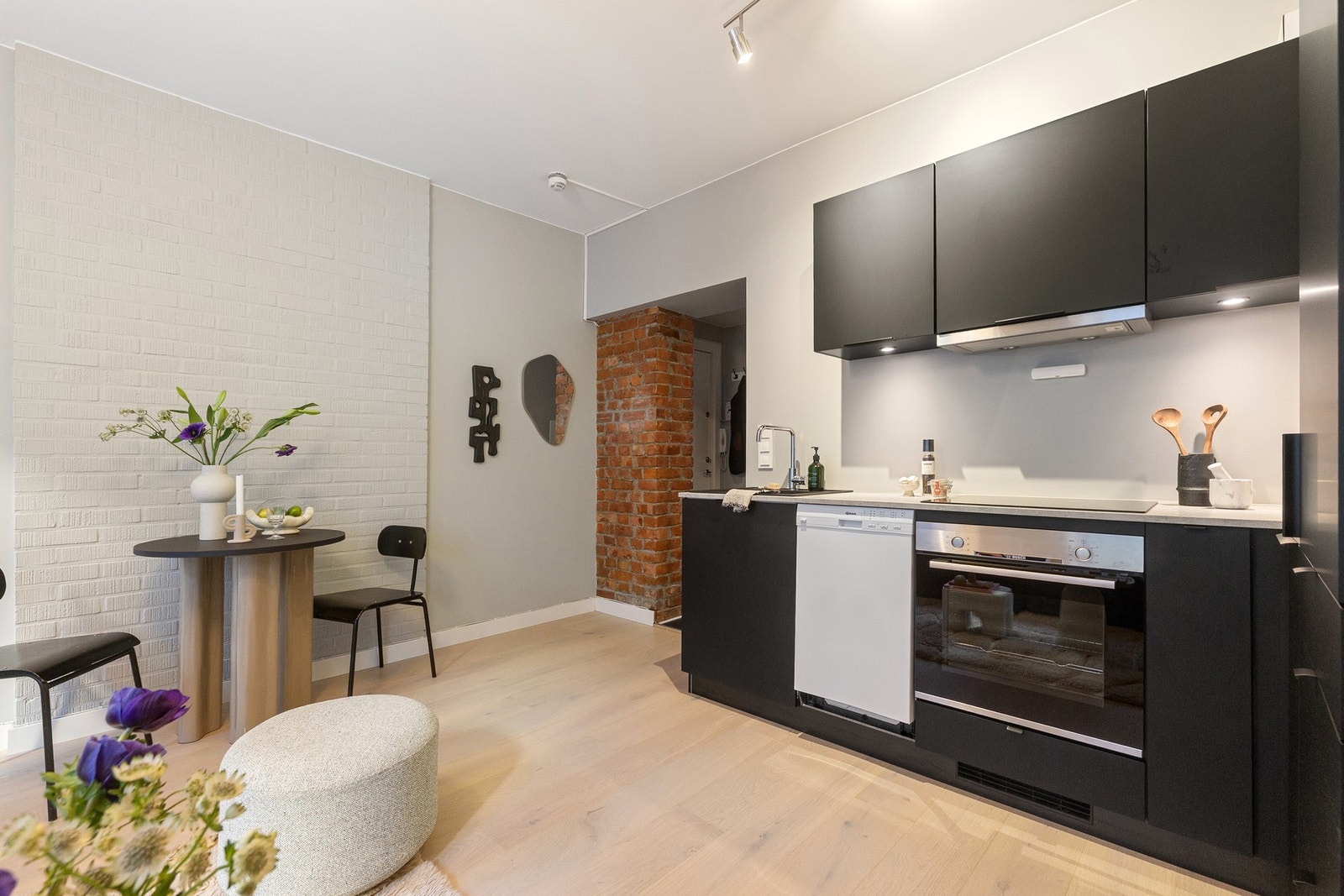 God skap- og benkeplass. Galleribilde