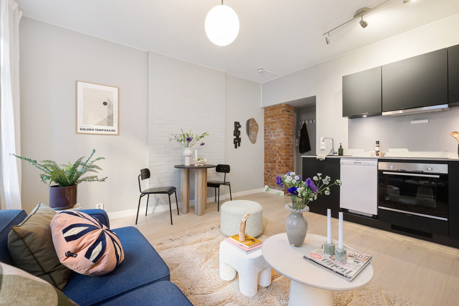 Lys og flott 2-roms leilighet i klassisk bygård på Alexander Kiellands plass. Galleribilde