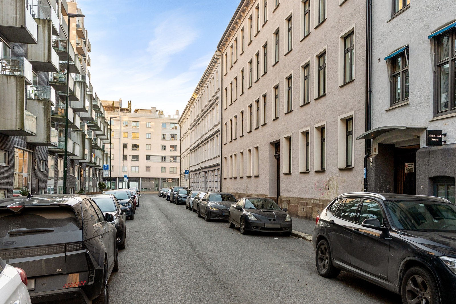 Svært sentral, men samtidig tilbaketrukket beliggenhet. Galleribilde