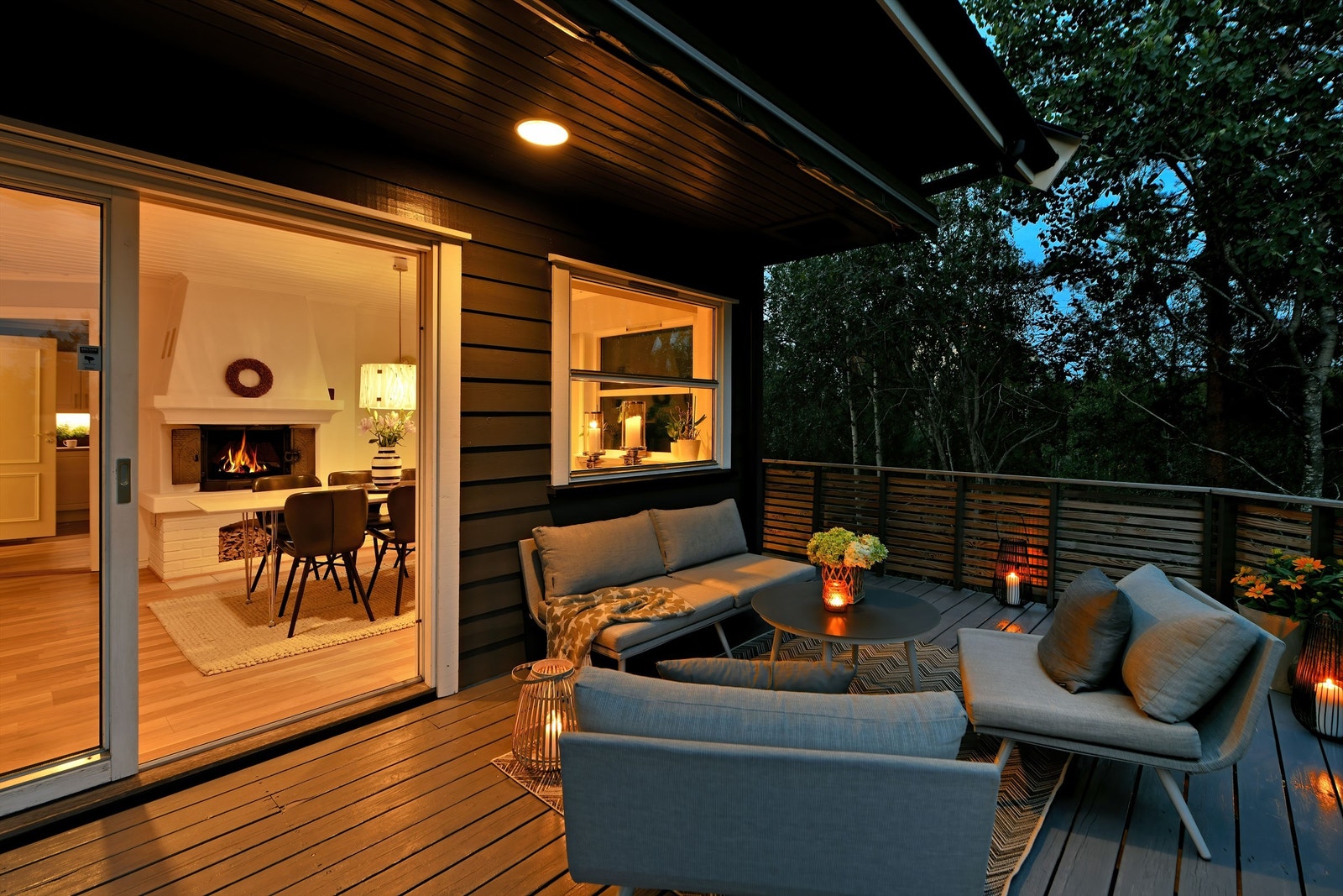 Gode muligheter for diverse utemøblering, grill, m.m. - en praktisk utebod som gir ekstra oppbevaringsplass Galleribilde