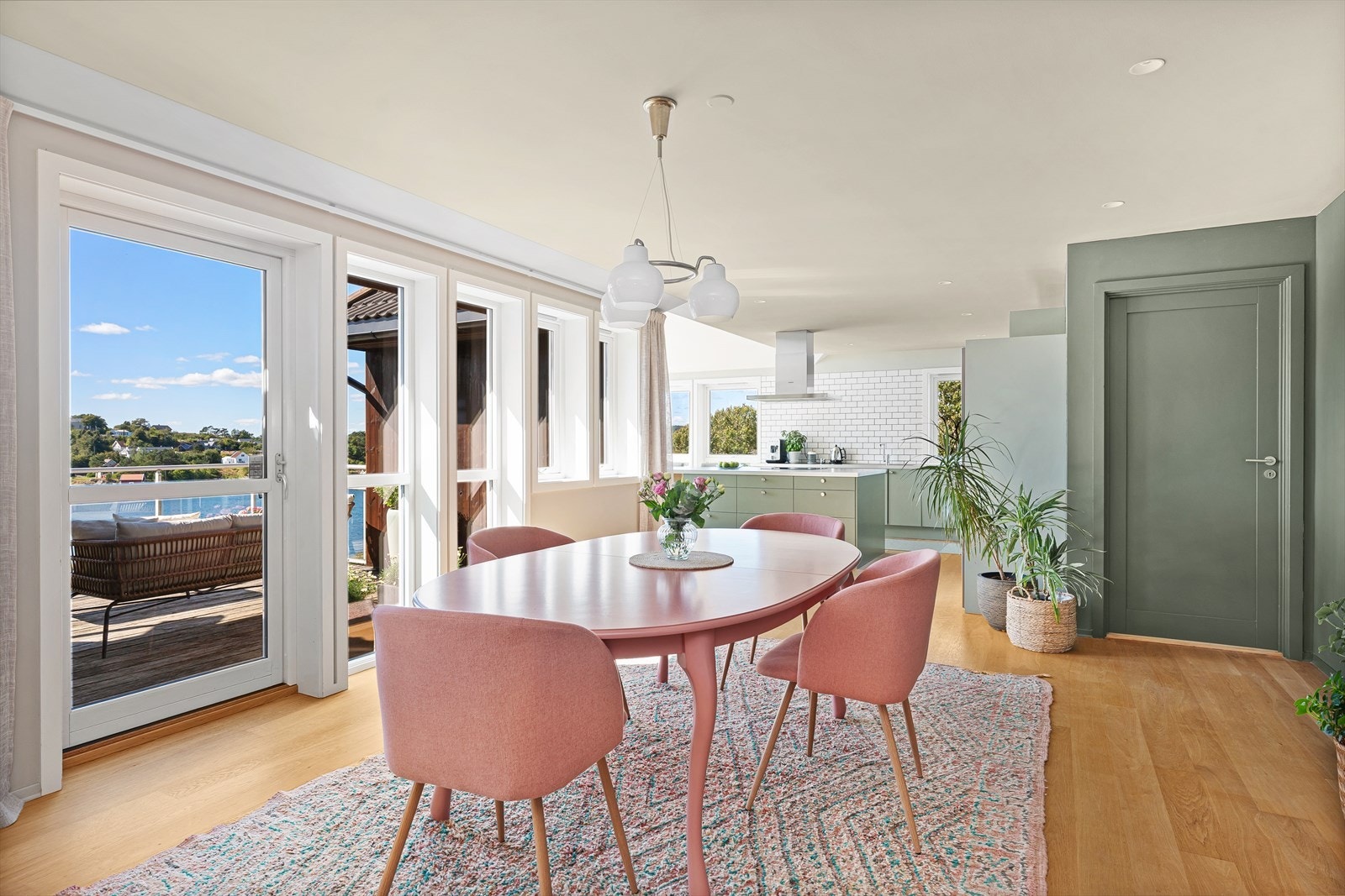 Fra alle sonene i denne etasjen har du flott utsikt! Galleribilde