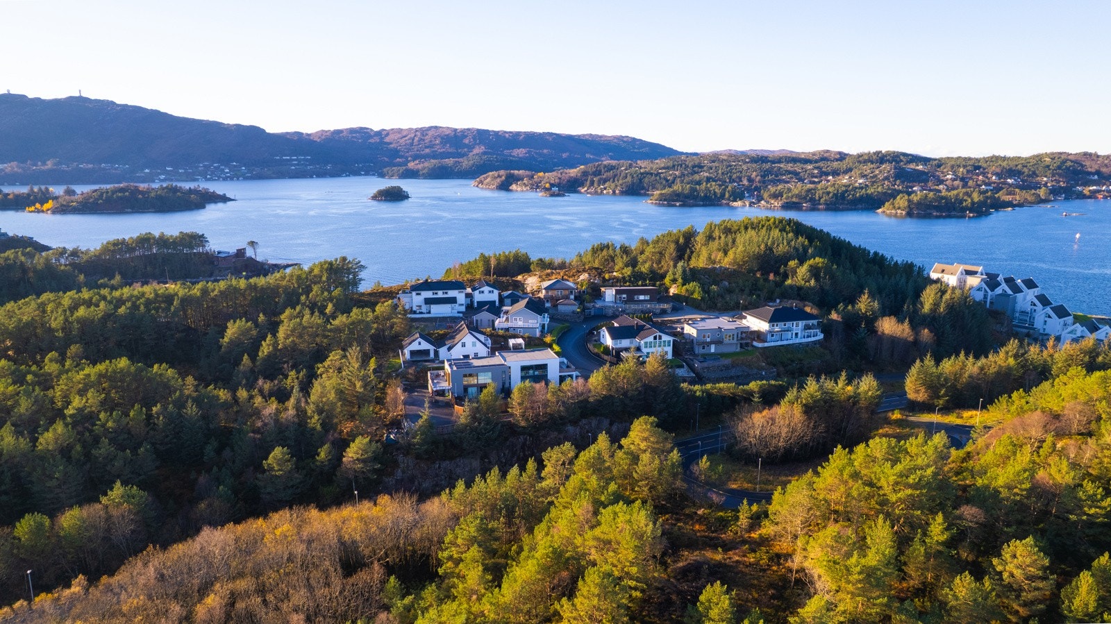 Gode veiforbindelser gjør det enkelt å pendle til byen. Galleribilde