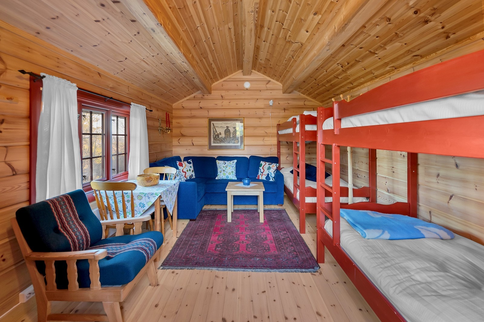 Innsiden av laftebygget. (Ikke omsøkt/godkjent til varig opphold) Galleribilde