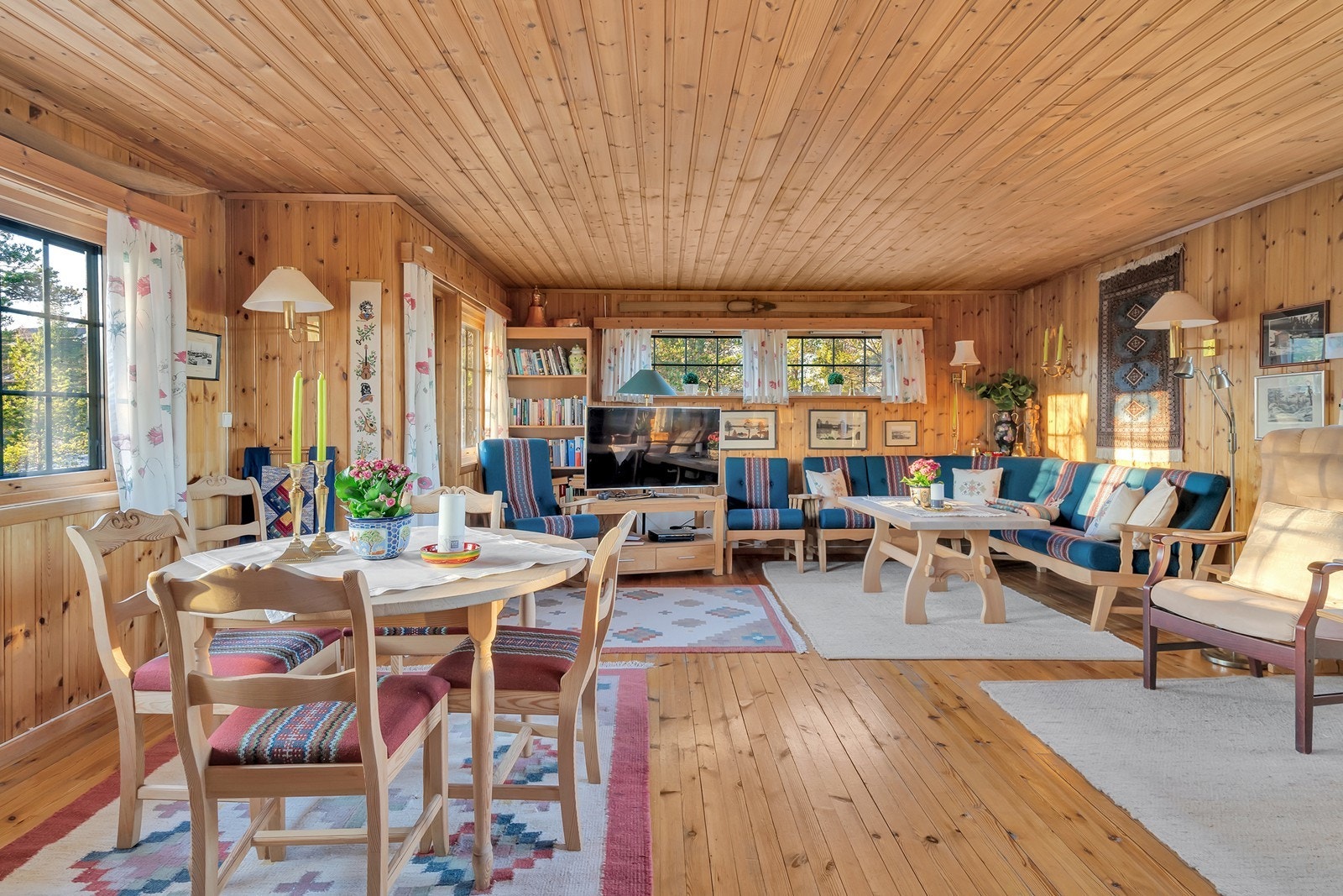 Stor stue, med god plass til hele familien Galleribilde