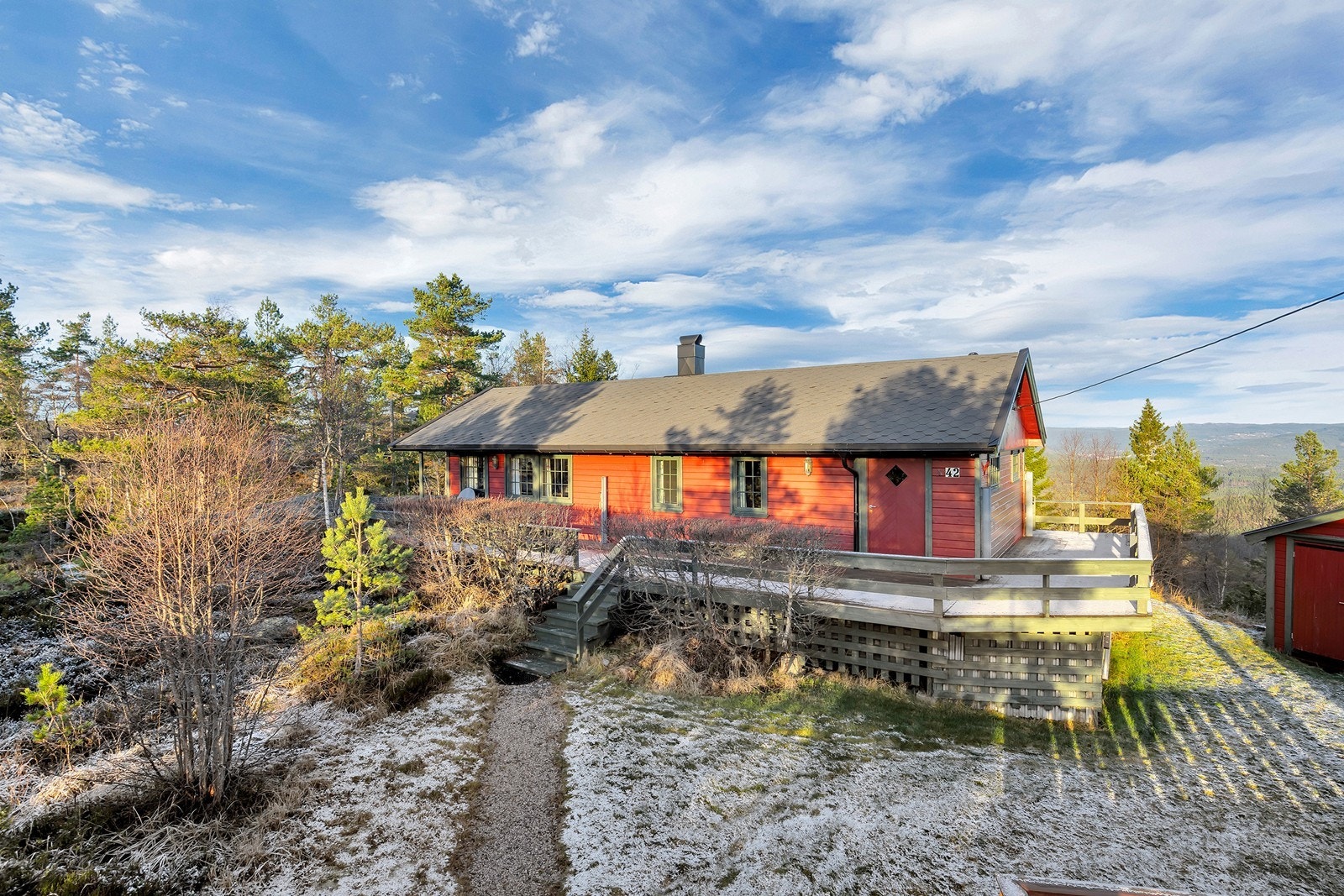 Godt plassert hytte med gode solforhold Galleribilde