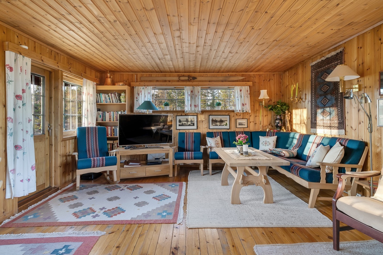 Hytta selger møblert. Her er det bare å flytte rett inn! Galleribilde