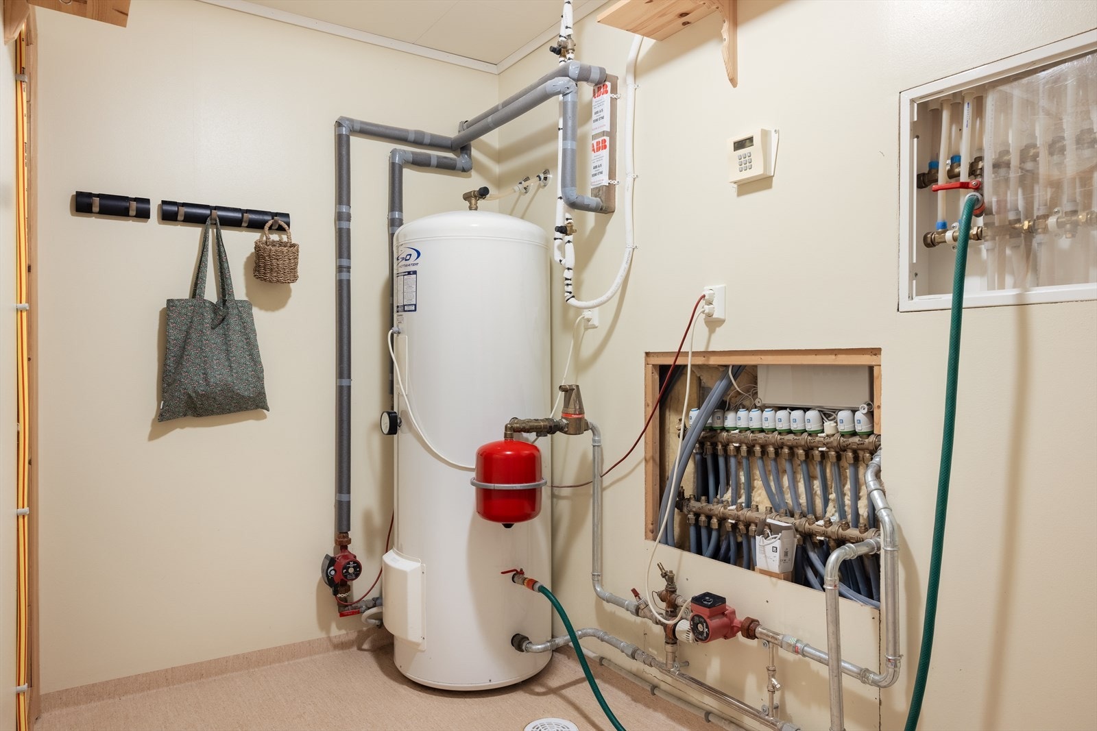 Bod/teknisk rom med Oso dobbeltmantlet bereder. Galleribilde