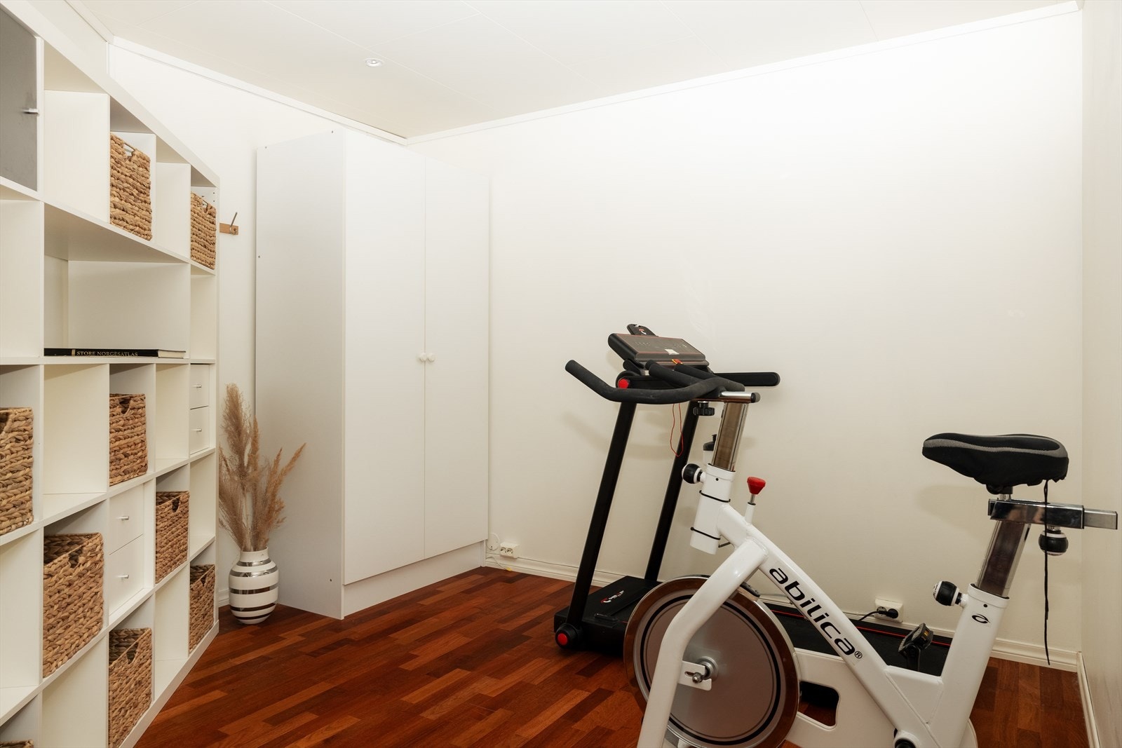 Rom etablert i 2023 og inntil nylig brukt som soverom (ikke godkjent). Brukes nå til trening og oppbevaring. Galleribilde