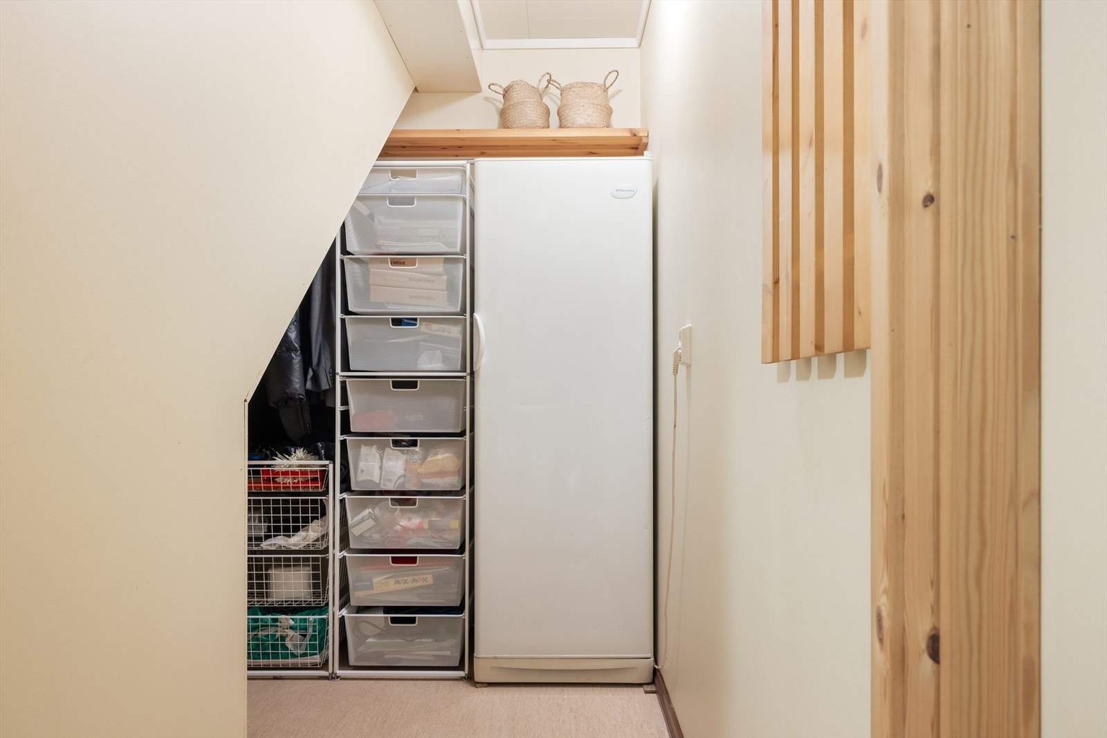 Teknisk rom har også en bod-del for praktisk oppbevaring. Galleribilde