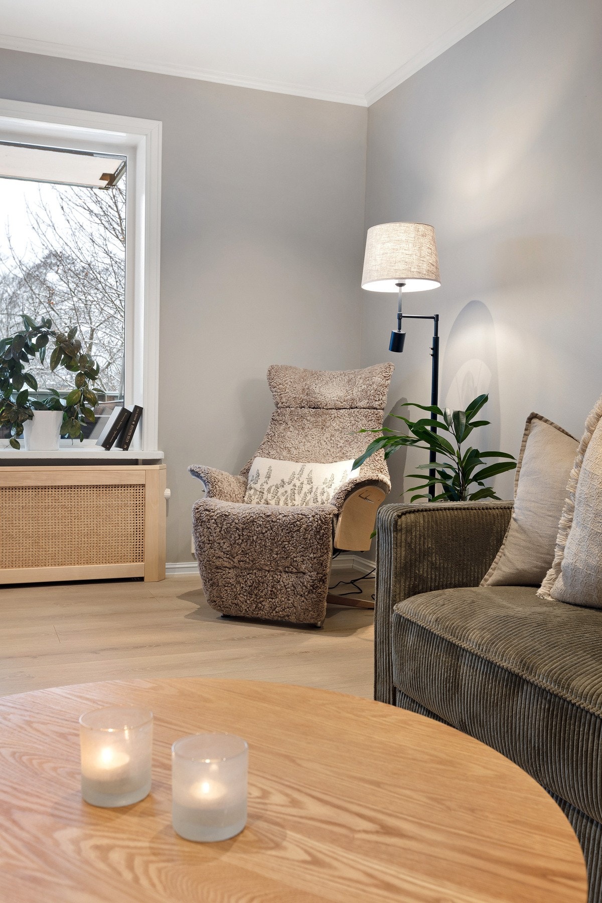 Alle radiatorer er innkasset og dermed lite synlige i det daglige liv Galleribilde