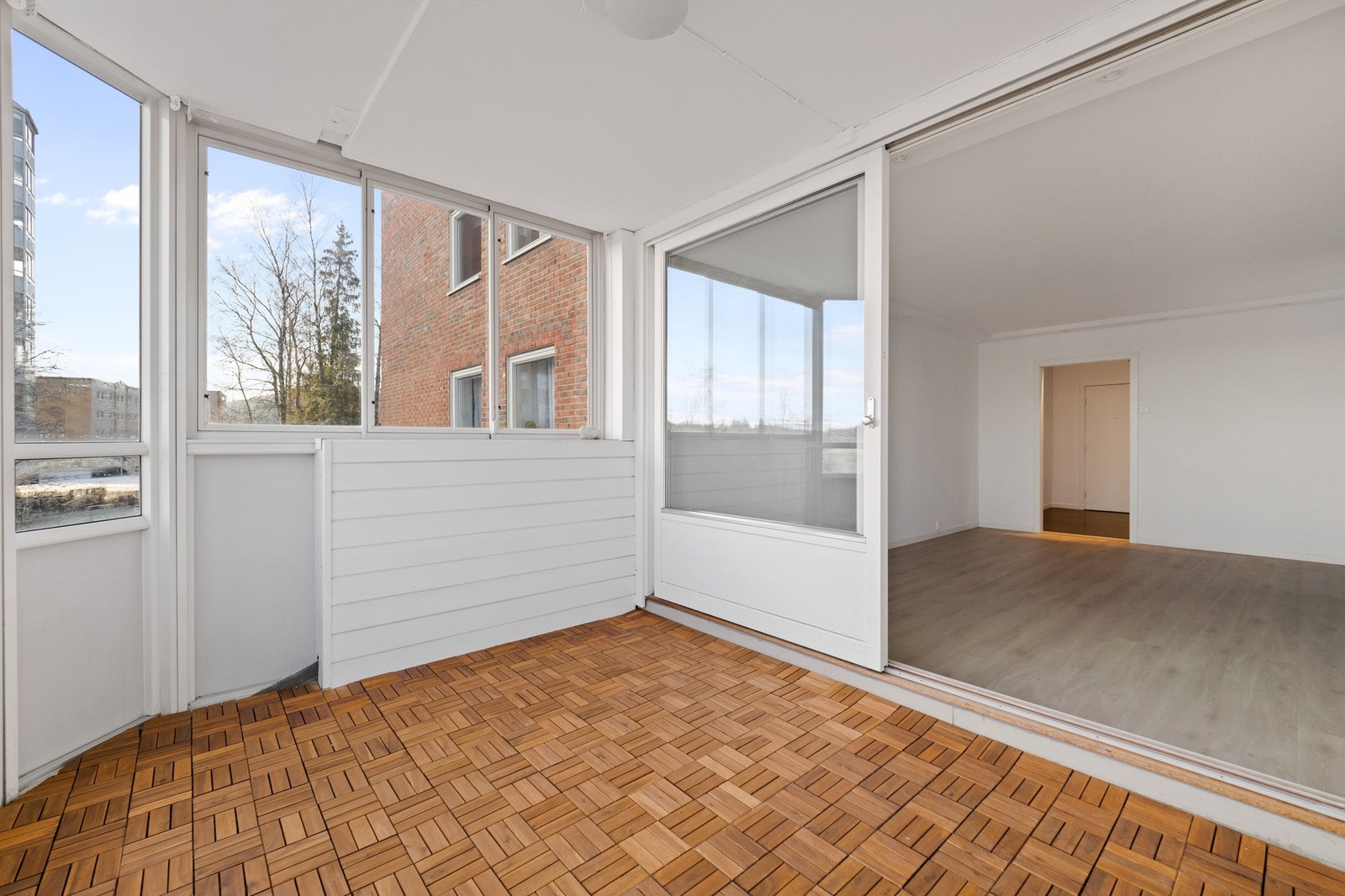 balkongen blir som en forlengelse av stuen sommerstid. Galleribilde