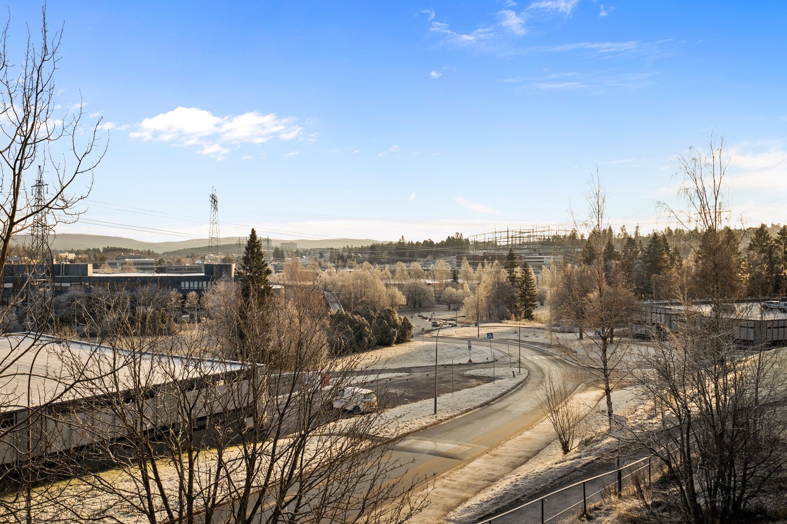 Borettslaget har godt med parkeringspalsser i garasjen. Galleribilde