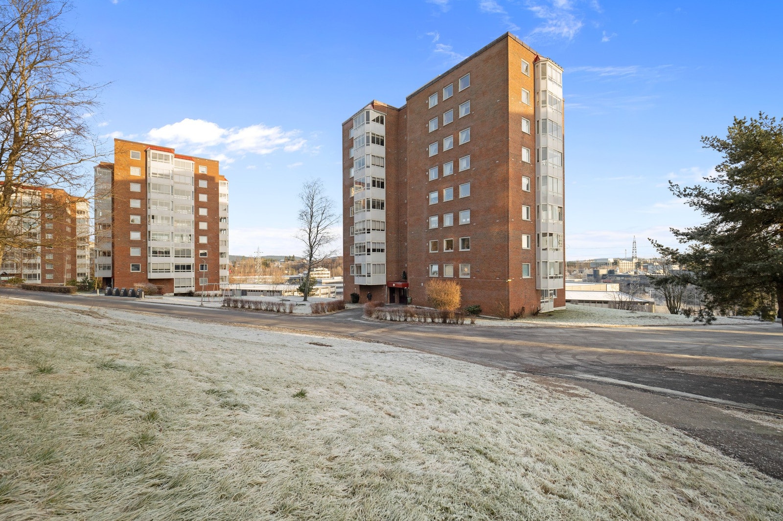 Borettslaget har pent opparbeidede uteområde. Galleribilde