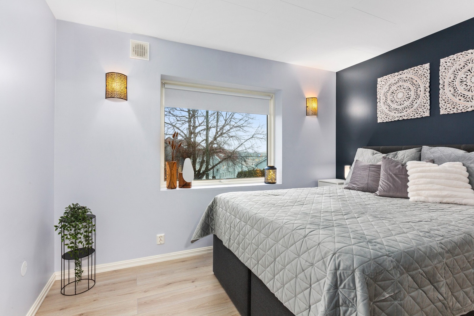 Det er to soverom og ett kontor. Galleribilde