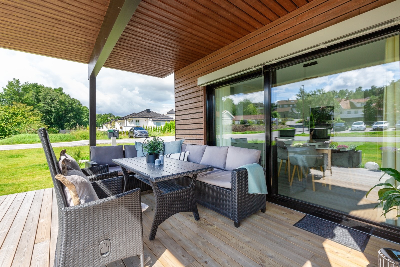 Praktisk med overbygd terrasse Galleribilde