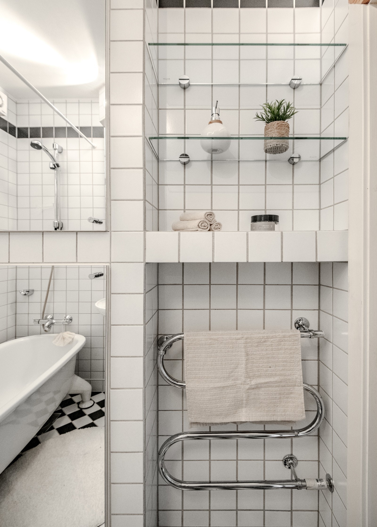 Badet har praktisk oppbevaring. Galleribilde