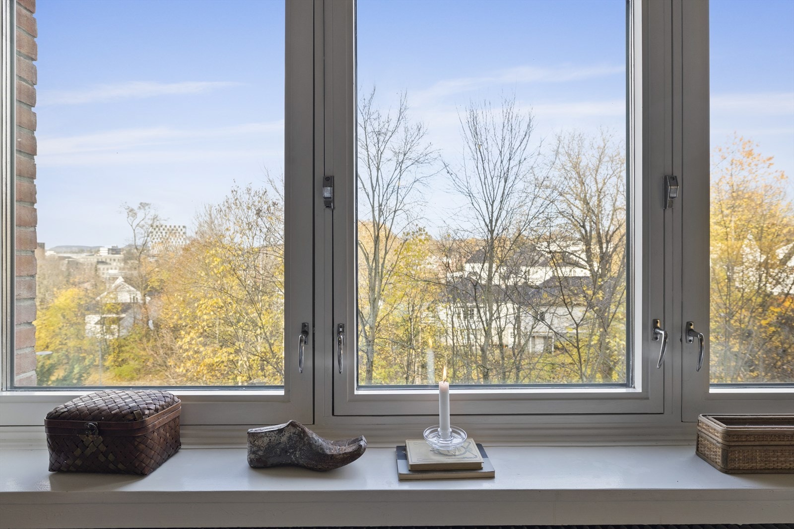 Høyt og fritt i byggets 3. etasje med utsyn mot vest og nord Galleribilde