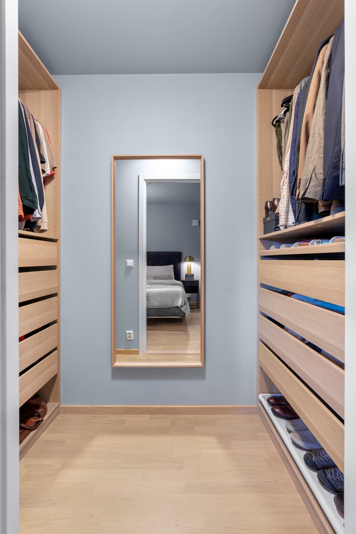Walk-in Closet/bod. Galleribilde