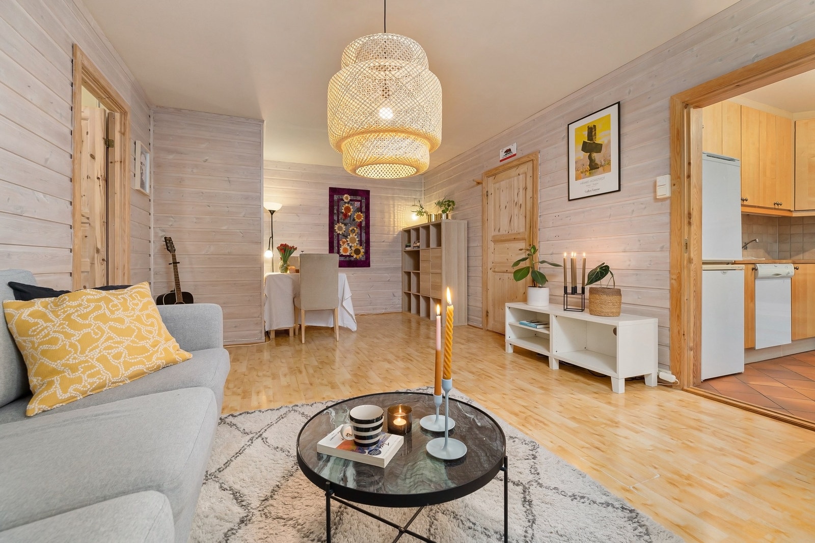 Innerste del av stuen er trolig opprinnelig et kott. Endringen fra kott til stue er ikke byggemeldt og godkjent. Galleribilde