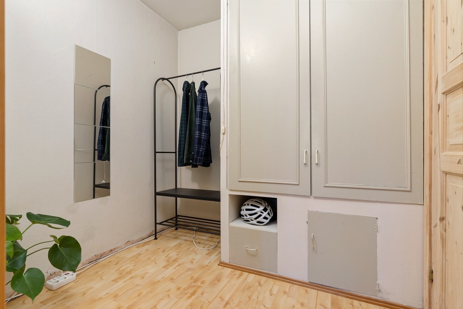 Garderoberom. Galleribilde