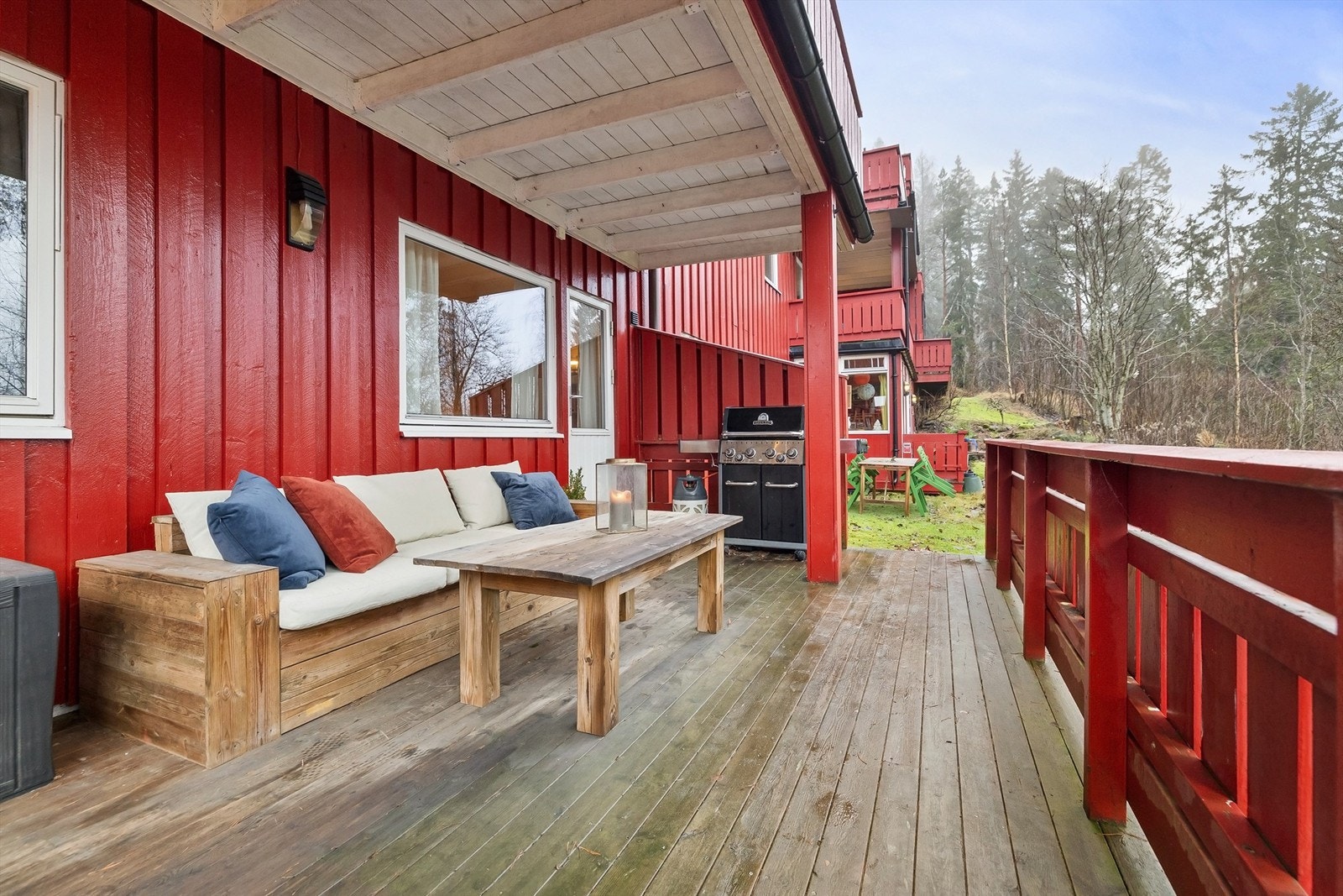 Boligen har en fantastisk markterrasse på hele 17 kvm. Galleribilde