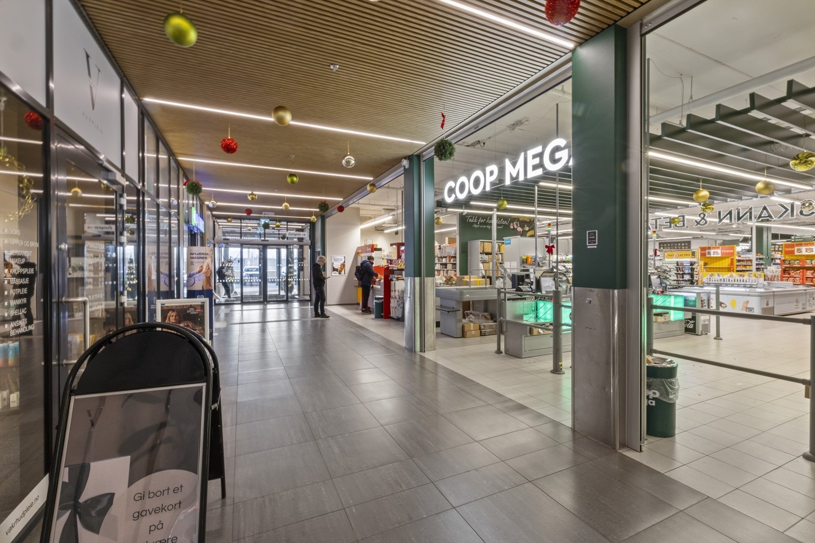Coop Mega kommer man seg til uten å måtte gå ut av boligblokken - enklere blir det ikke! Galleribilde