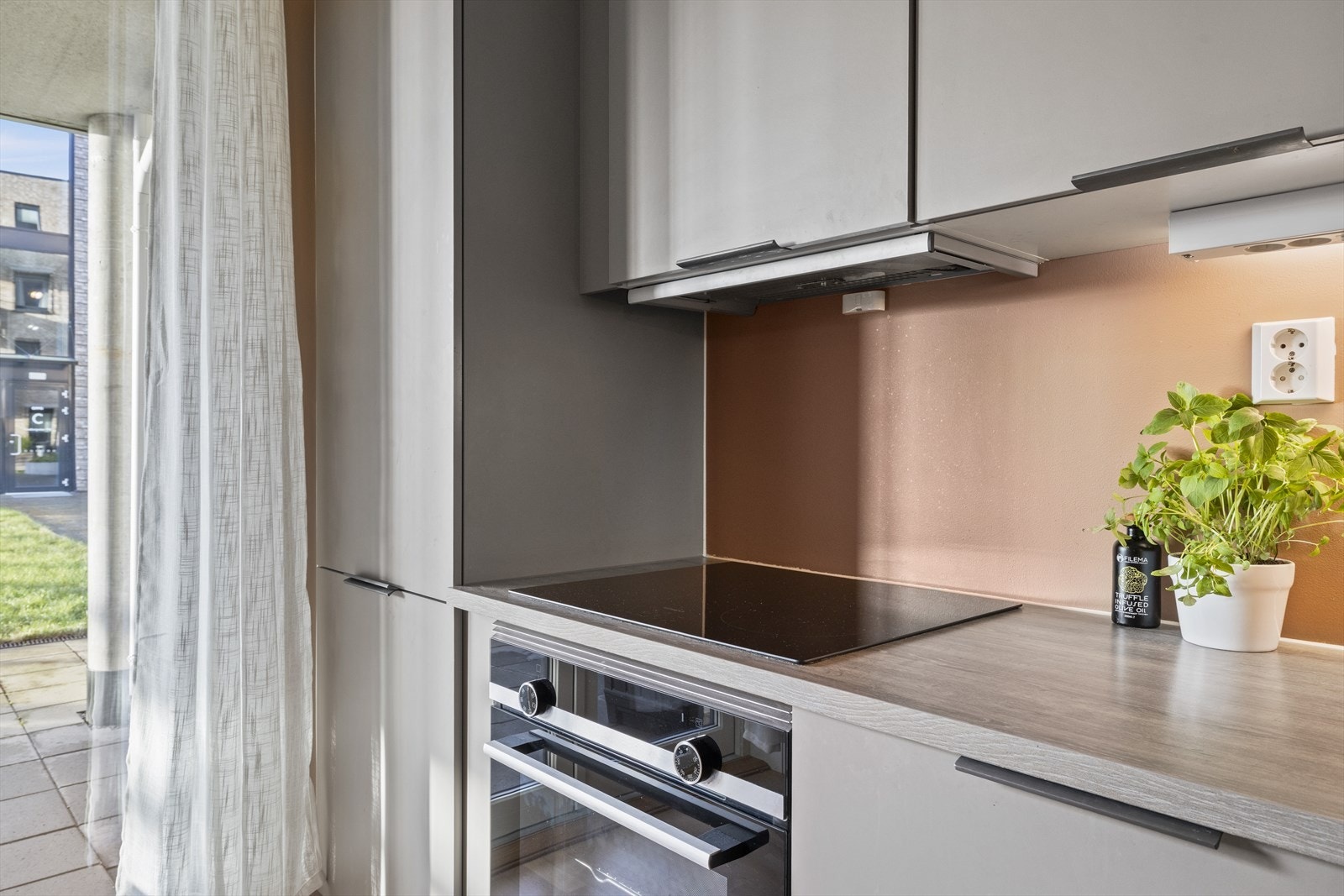 Montert ny komfyrvakt i november 2025. Galleribilde