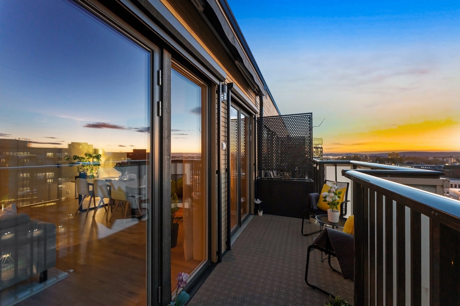 Det er også montert elektrisk fjernstyrt markise Galleribilde