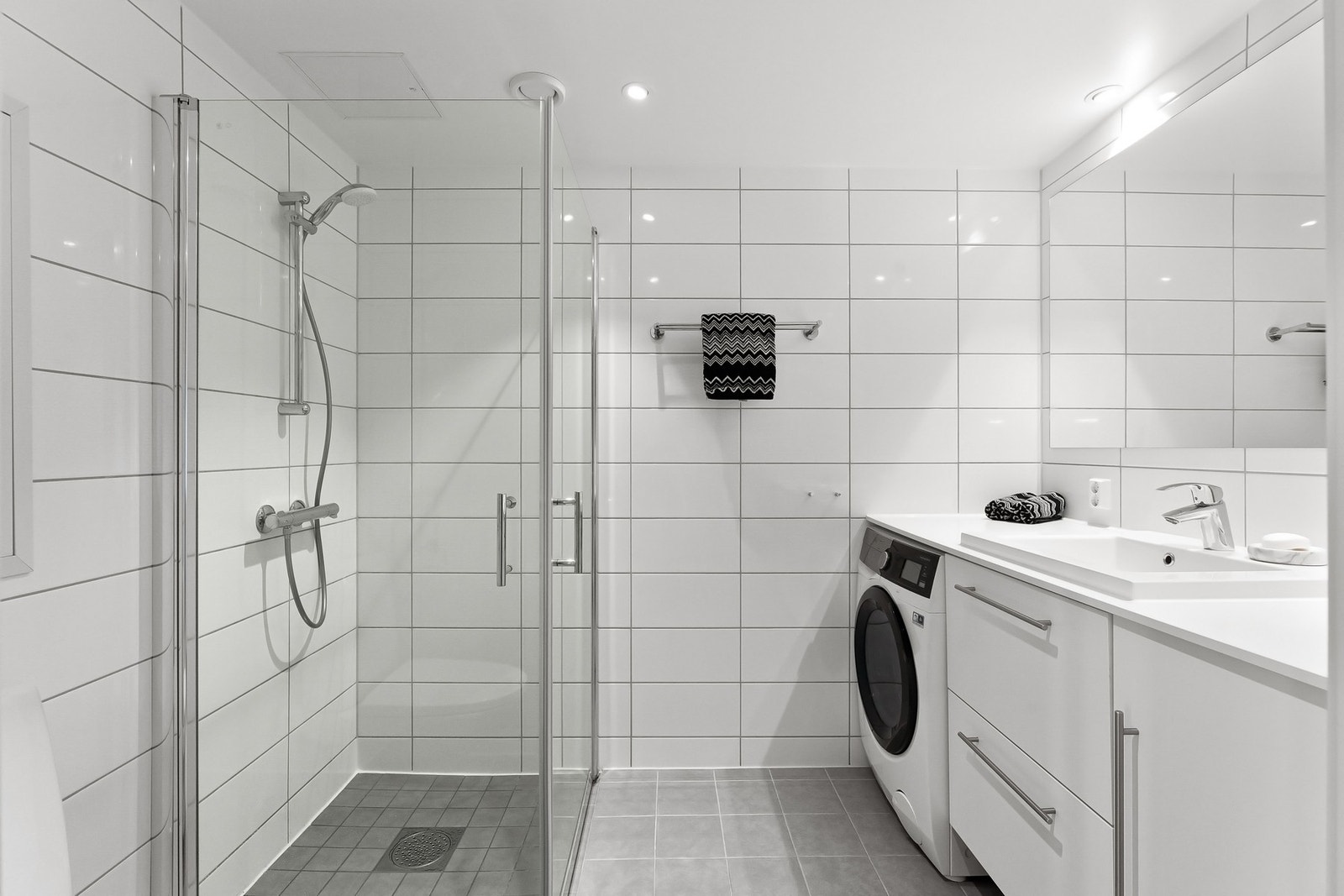 Leiligheten inneholder to baderom Galleribilde