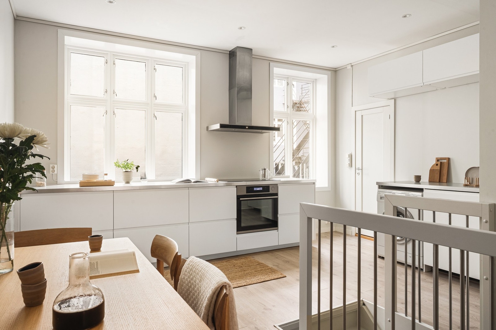 Lys og fin bygårdsleilighet med veldig god planløsning og god takhøyde. Galleribilde