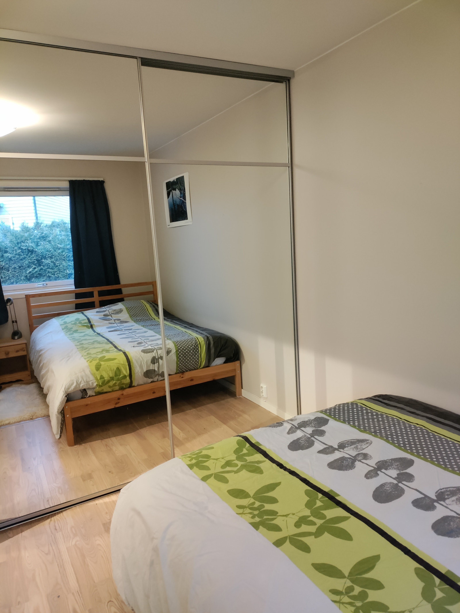 Soverom med garderobe Galleribilde