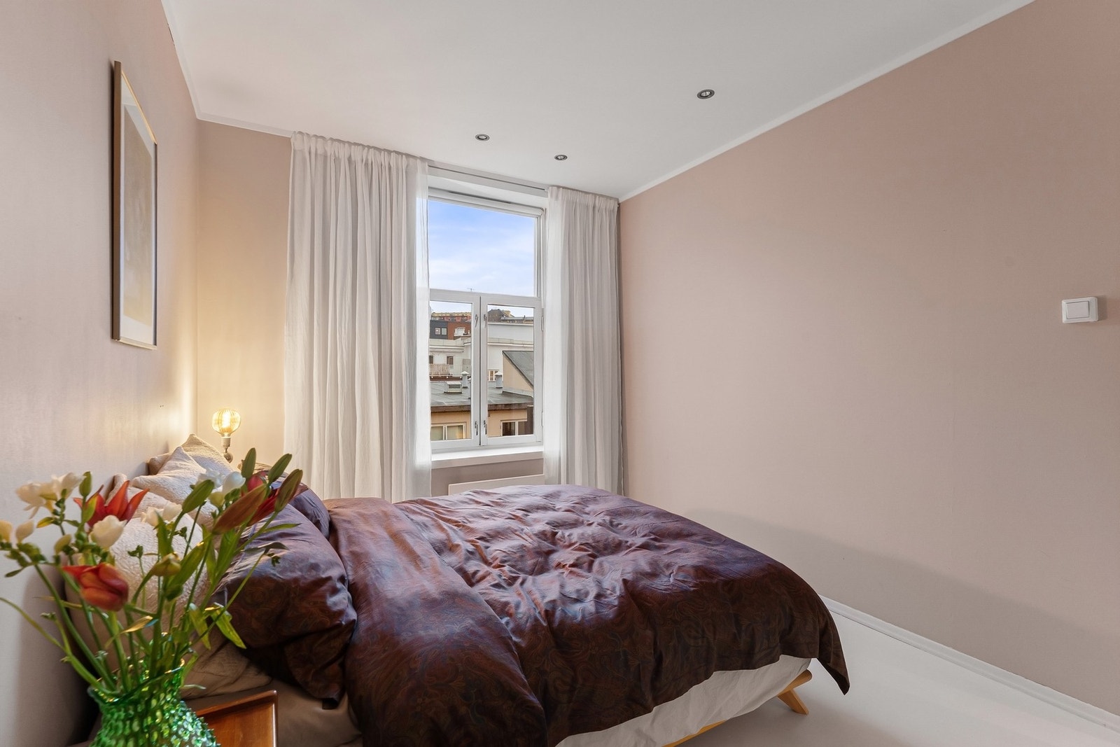 Stor vindusflate med godt lysinnslipp. Galleribilde