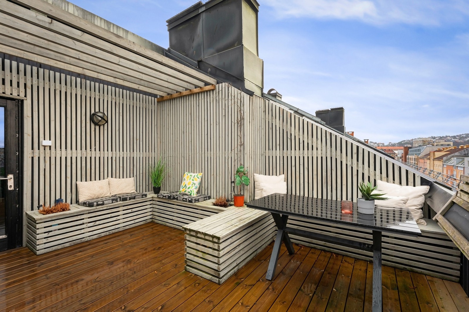 Her får du sola fra formiddag og helt til solen går ned bak Enerhaugen. Galleribilde