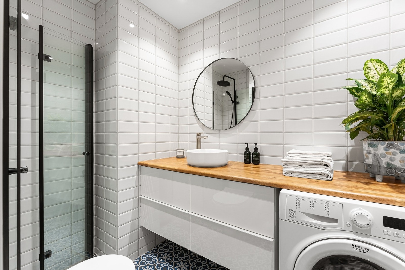 Flislagt og høyst moderne bad, hvor bad og rør ble totalrenovert i regi av borettslaget i 2021. Galleribilde